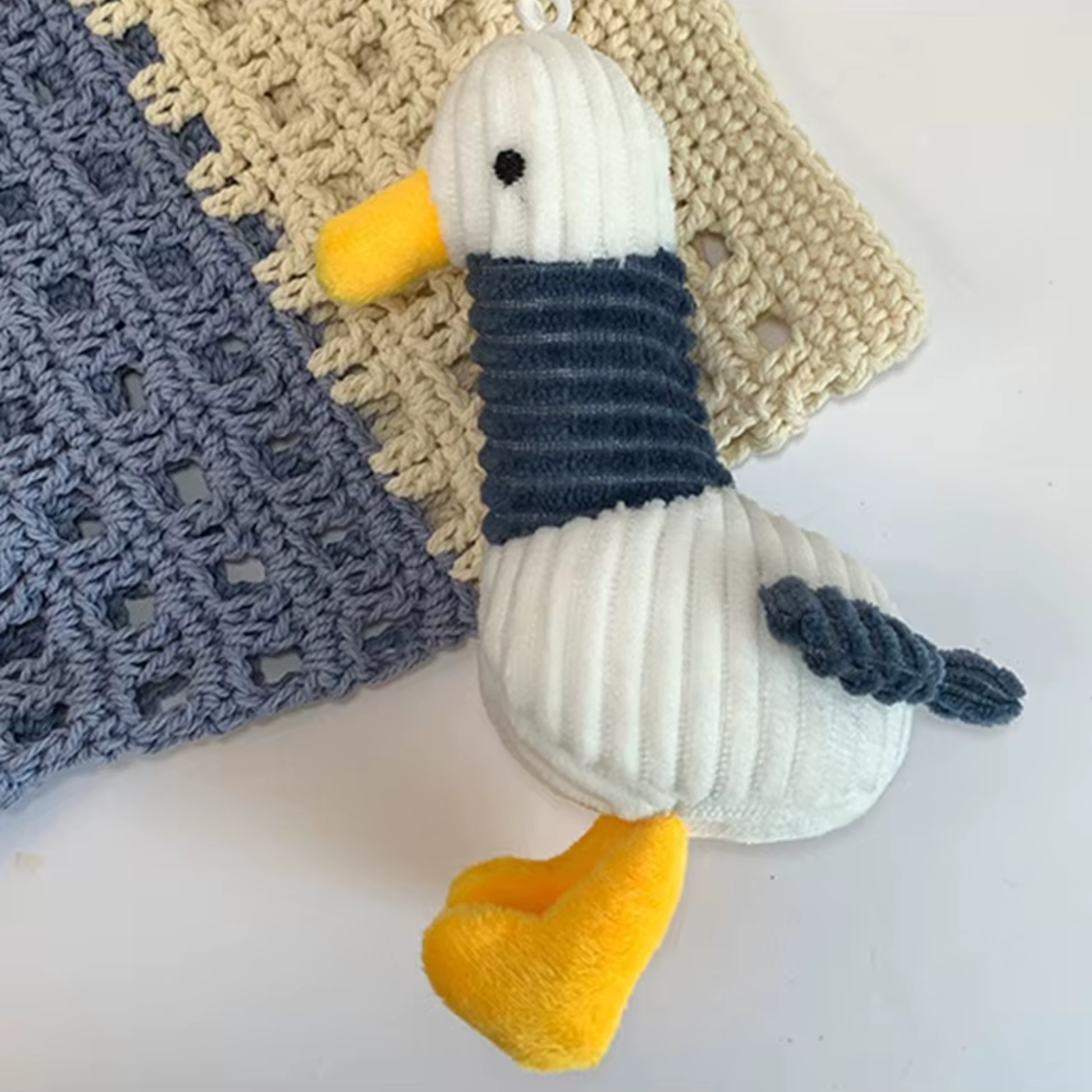 Tote Brisa: El Bolso que Juega con el Viento 