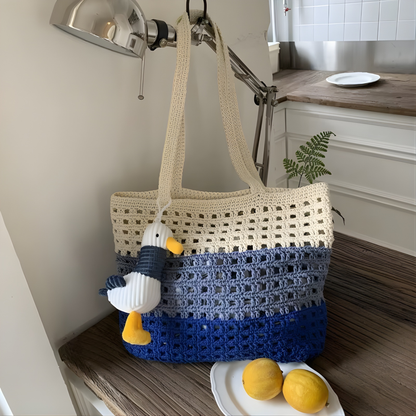 Tote Brisa: El Bolso que Juega con el Viento 